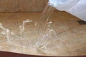 东西湖漏水维修 免砸砖防水材料该如何施工